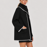 Nellie | Cappotto a Mantella in Lana con Profili a Contrasto