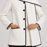 Nellie Cappotto a Mantella in Lana con Profili a Contrasto - Bianco Brillante